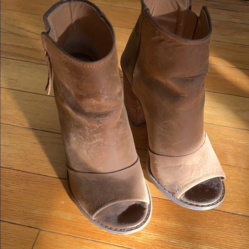 Kelsi Dagger bk tan brown ankle boots booties